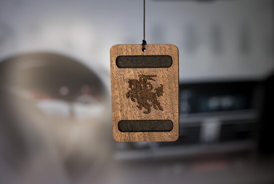 Pakabinamas automobilio kvapas Riešutmedžio Vytis